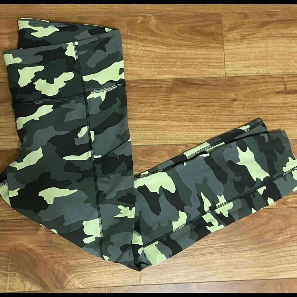 Lululemon Fast and Free 23 inch
